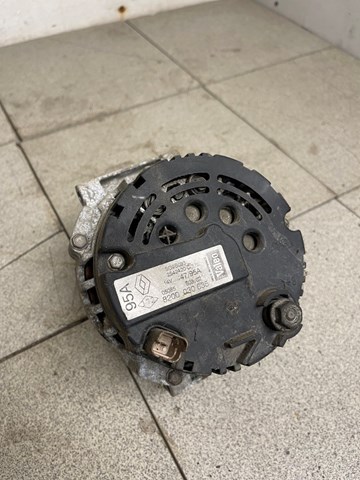 Генератор автомобільний 8200030635 RENAULT
