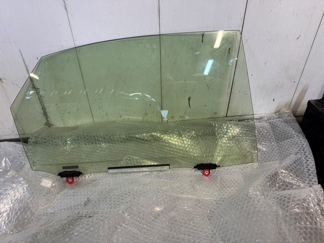Скло пасажирських дверей 6810178010 TOYOTA