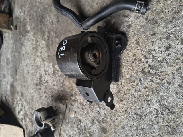Опора двигуна задня 113208H800 NISSAN