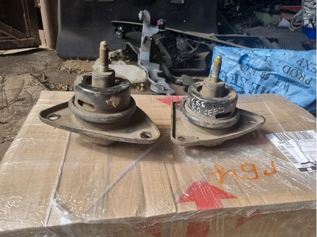 Права подушка мотора 218102L000 HYUNDAI