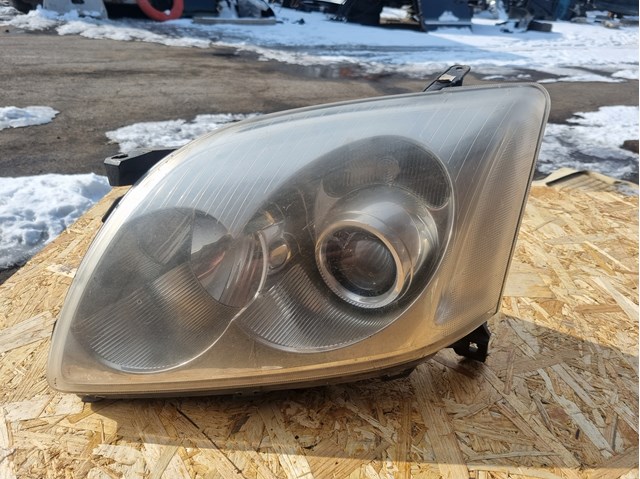 Основна фара в зборі ліва 8117005210 TOYOTA