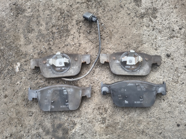 Колодки гальмівні передні, дискові 8K0698151F VAG