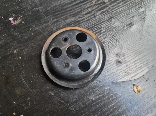 Шків водяного насоса PE0215131 MAZDA