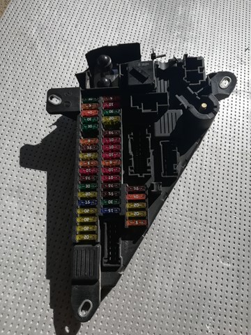Блок запобіжників задній, салонний 61149138830 BMW