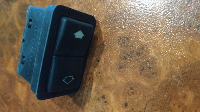 Кнопка вмикання двигуна склопідіймача передня права 61318352148 BMW