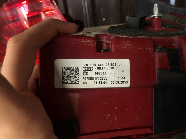 Задня ліва внутрішня фара 4G8945093 VAG