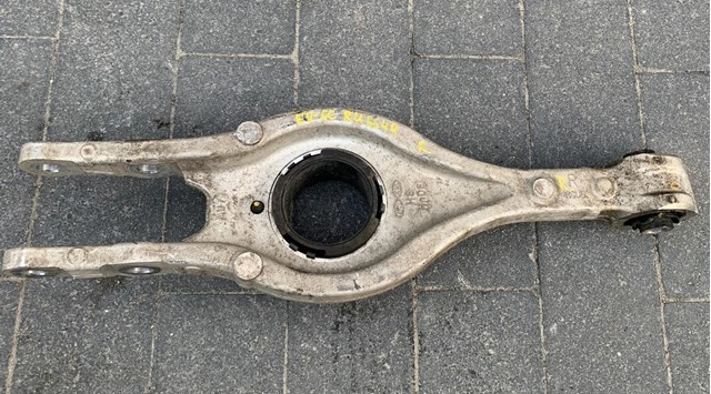Балансир задній нижній, правий 55211GI100 HYUNDAI
