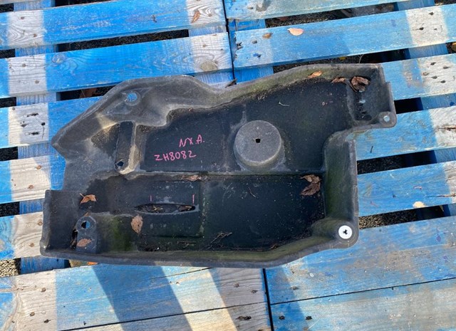 Захист днища передній правий 5816578010 TOYOTA