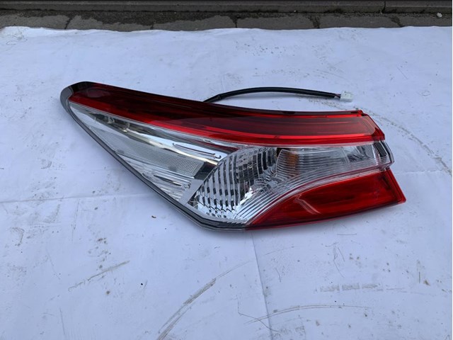 Задній лівий зовнішній ліхтар 8156133660 TOYOTA