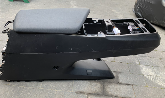 Центральна консоль торпеди 84611CV000WK HYUNDAI