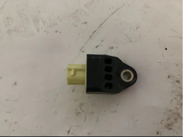 Датчик Ейрбег передній 8983133040 TOYOTA