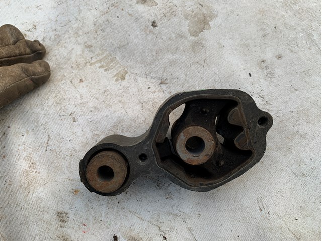 Задня подушка двигуна KF603904Y MAZDA