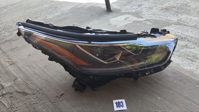 Фара передня права 811100E520 TOYOTA