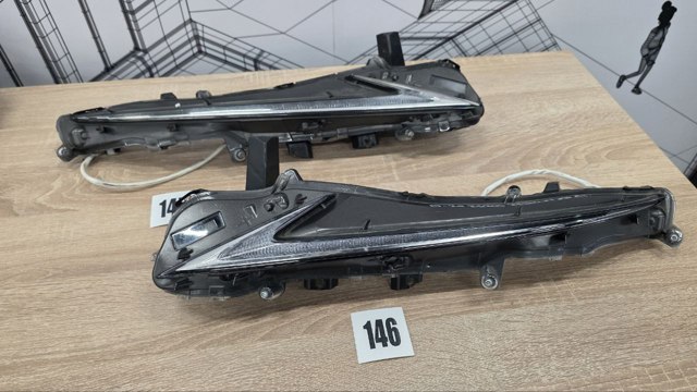 Габарит передній, нижній (ліхтар), правий 8161053060 TOYOTA