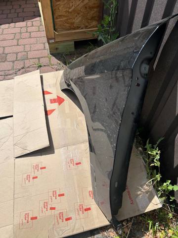 Переднє ліве крило A1668800206 MERCEDES