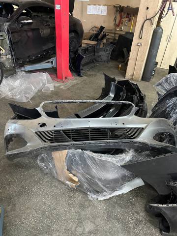 Праве кріплення переднього бампера A2128853865 MERCEDES