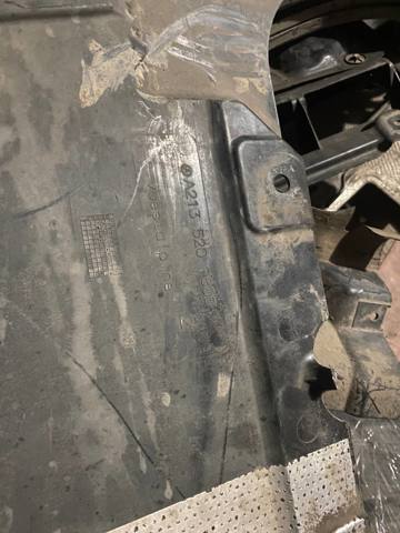 Захист двигуна задній A2135201600 MERCEDES