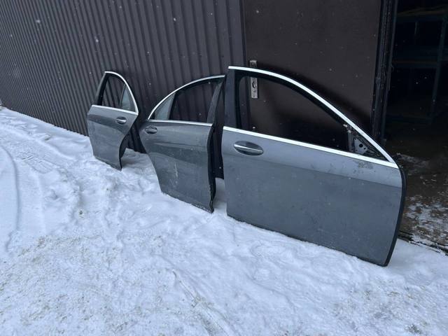 Двері пасажирські задні праві A2227300205 MERCEDES