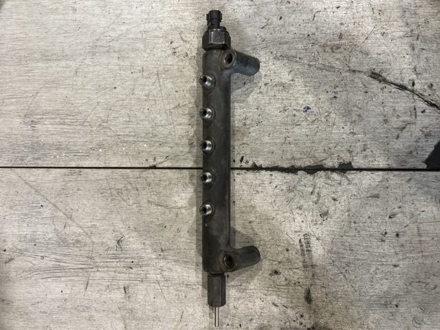 Паливна рампа 238100L010 TOYOTA