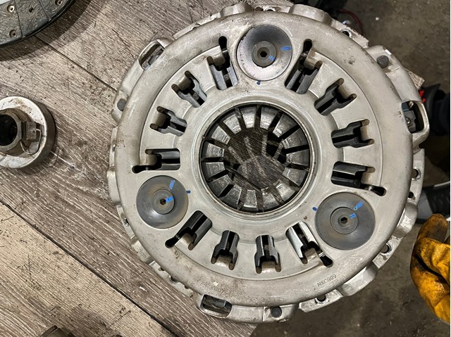 Корзина диска зчеплення 302105X00A NISSAN