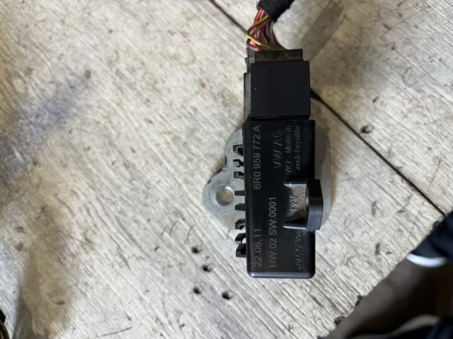 Датчик підігріву сидіння 6R0959772A VAG