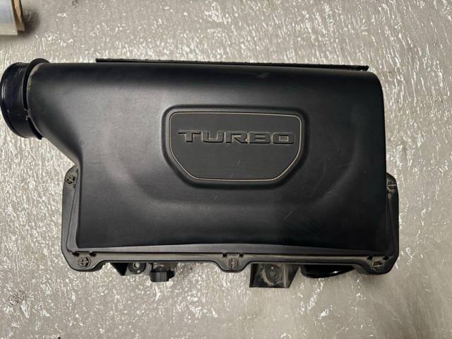 Корпус повітряного фільтра 68567273AA CHRYSLER