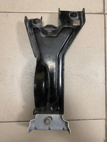 Кронштейн супорту радіатора нижнього FT4B16B674AC FORD