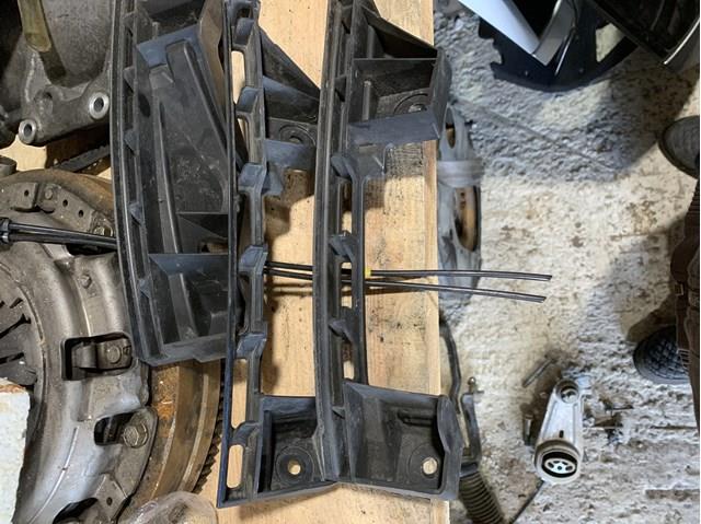Праве кріплення переднього бампера 1T0807890B VAG