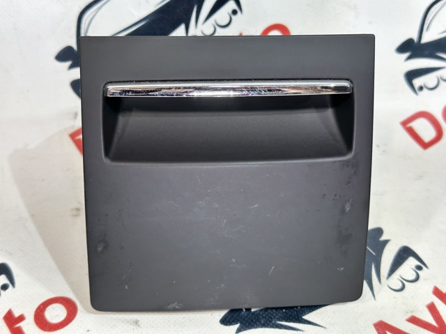 Попільничка центральної консолі 3T0857961B VAG