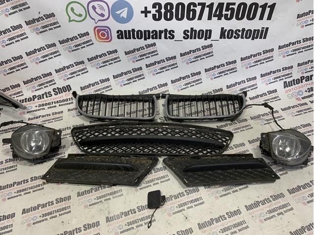 Решітка переднього бампера, права 51117154556 BMW