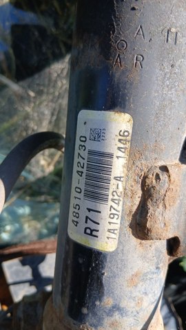 Амортизатор передньої підвіски 4851042730 TOYOTA