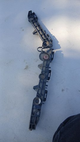 Кронштейн бампера заднього, правий 5215542050 TOYOTA