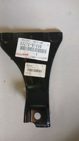 Кріплення фари передньої, лівої 5327260030 TOYOTA