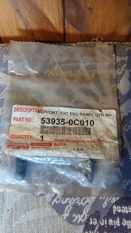 Пістон (кліп) кріплення накладок порогів 539350C010 TOYOTA
