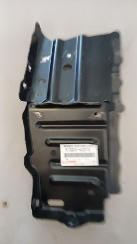 Кронштейн арки колеса (лонжерона) правий 5702442010 TOYOTA