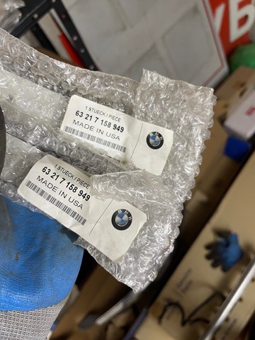Лівий відбивач заднього бампера 63217158949 BMW