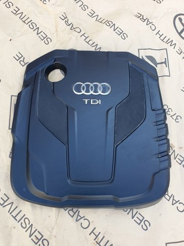 Кришка двигуна декоративна 04L103925D VAG