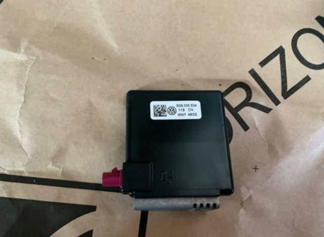 Антена GPS 3G9035534 VAG