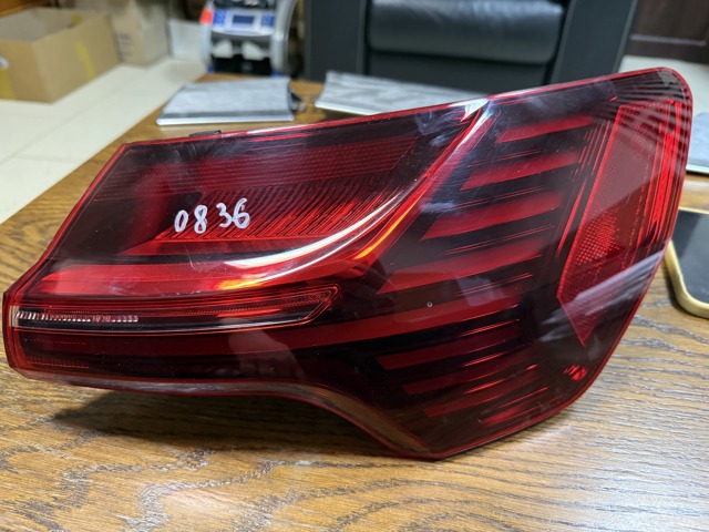 Задні ліхтарі 4KE945092B VAG