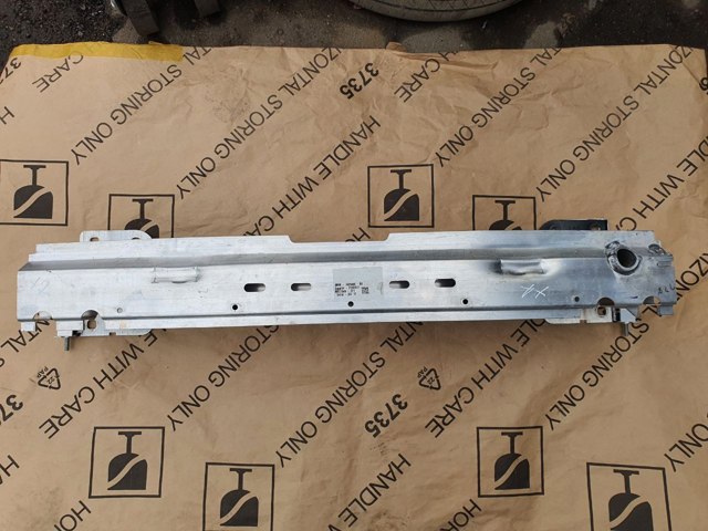 Буфер бампера заднього 51127425444 BMW