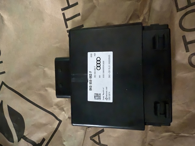 Стабілізатор напруги 8K0959663F VAG