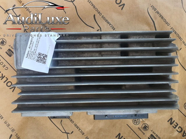 Підсилювач звуку аудіосистеми 8T1035223A VAG