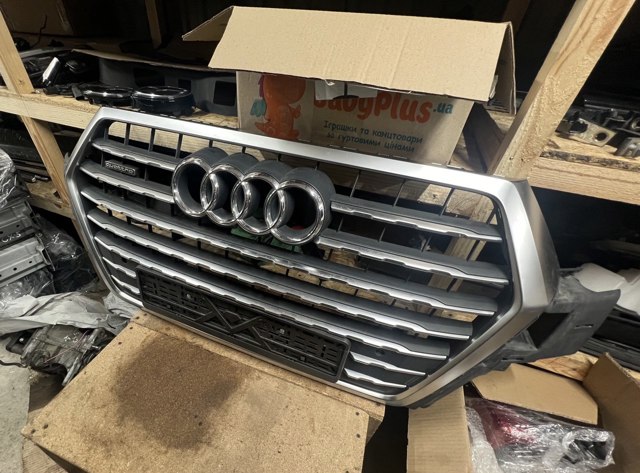 Решітка радіатора 4M0853651J VAG