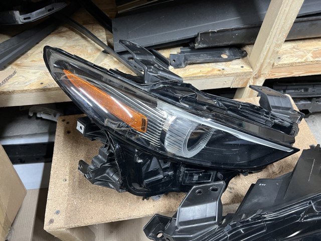 Права блок фара BCJH51030 MAZDA