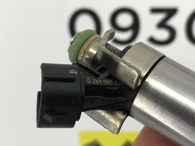 Форсунка вприску палива 166005CA0A NISSAN