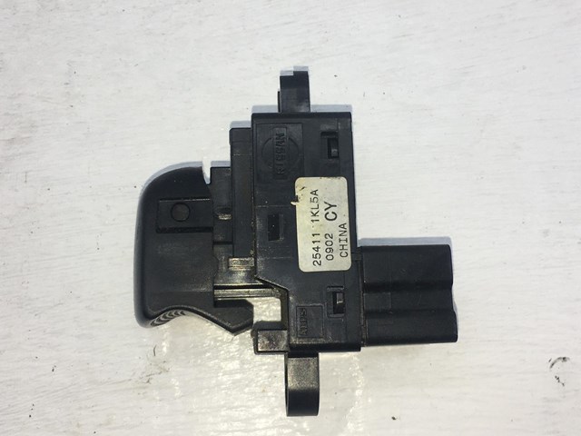 Кнопка підйомника задніх стекол 254111KL5A NISSAN