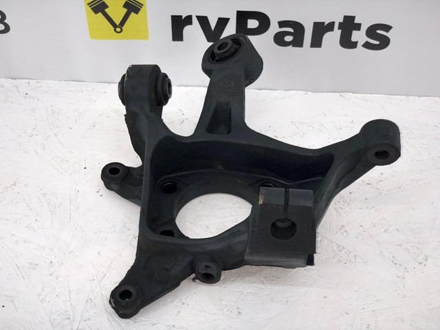 Цапфа поворотна права 28411AJ04A SUBARU