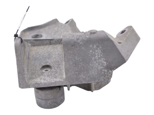 Кронштейн подушки (опори) двигуна, правої 30793561 VOLVO