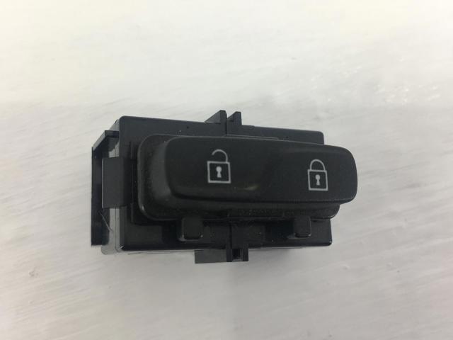 Кнопка блокавання дверей 31343099 VOLVO