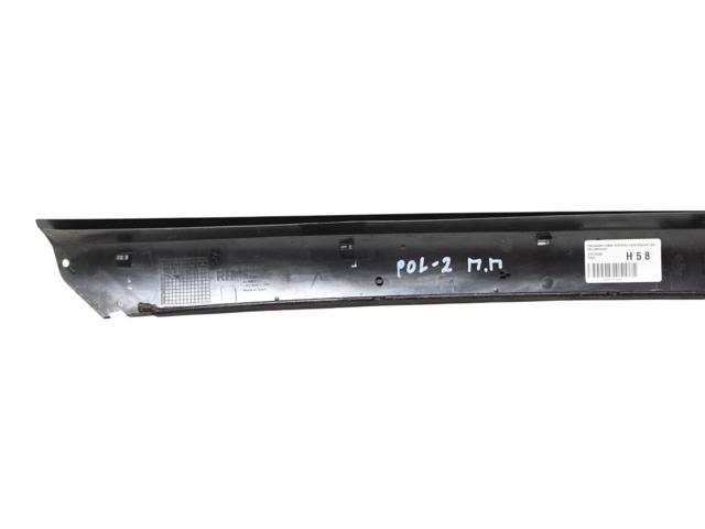 Молдинг вітрового скла правий 31672586 VOLVO